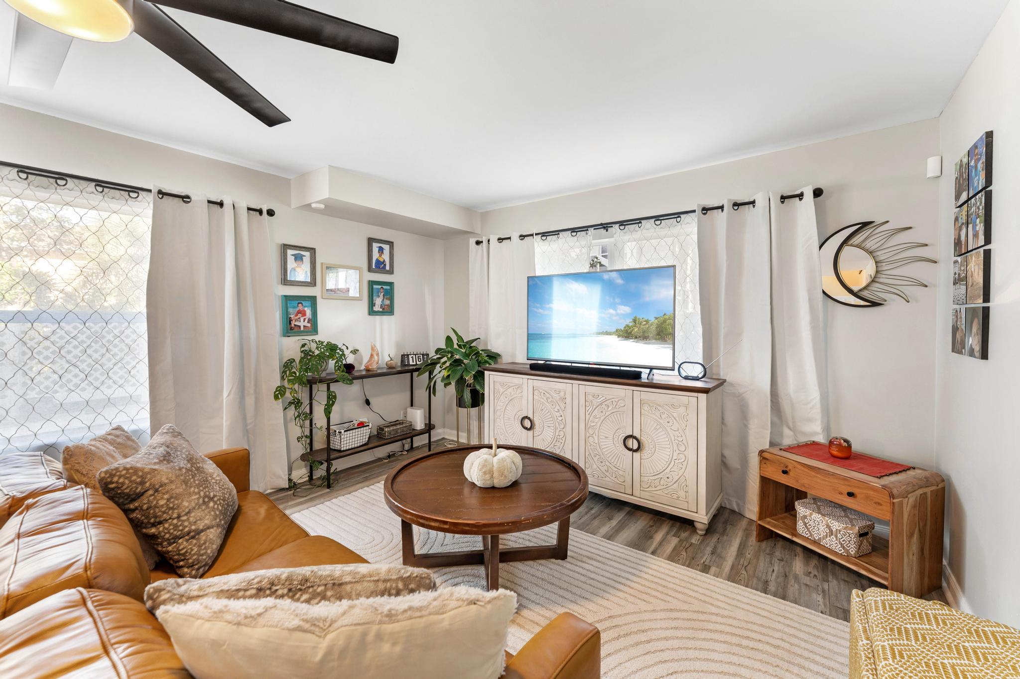 4801 Roxbury Court Boynton Beach, FL 33436 - Photo 5 of 37 Living Room