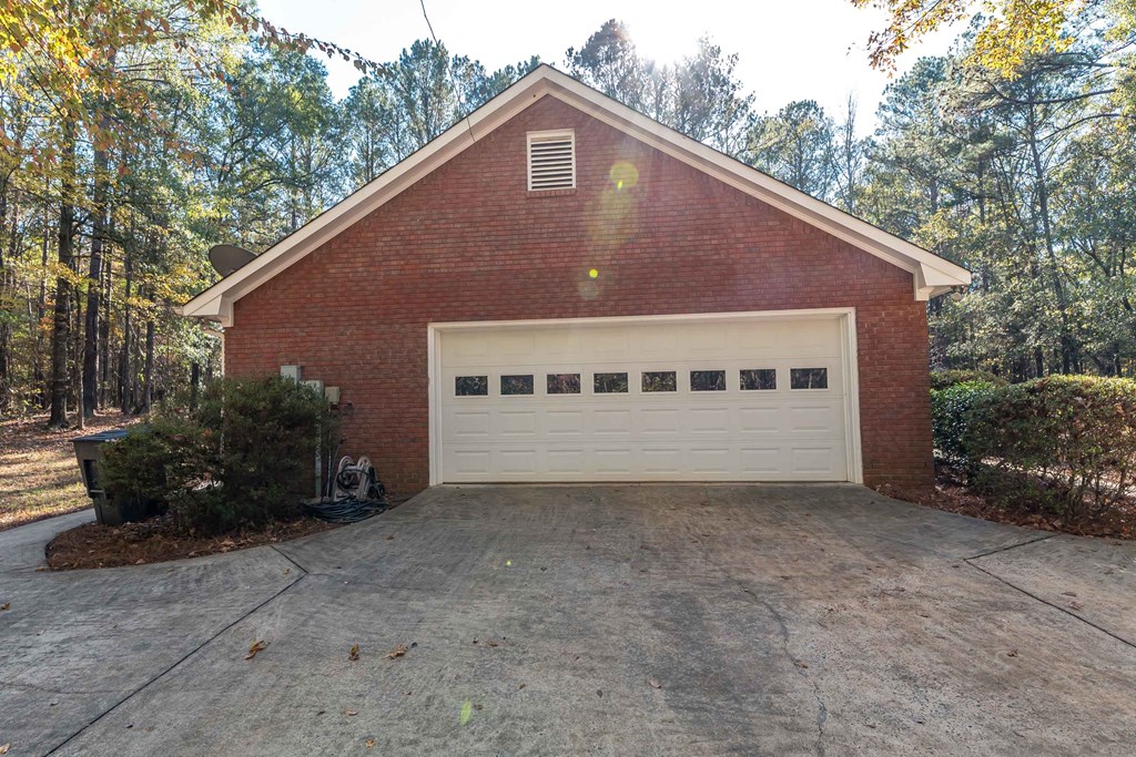 1207 Mack Scott Road Pine Mountain, GA 31822 - Photo 6 of 38 500+ sq.ft. garage w/ storgae room