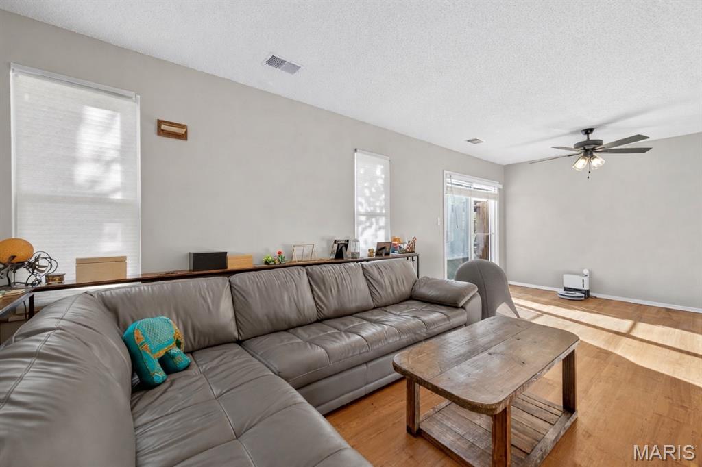 1019 Pocono Trail Ballwin, MO 63021 - Photo 7 of 34