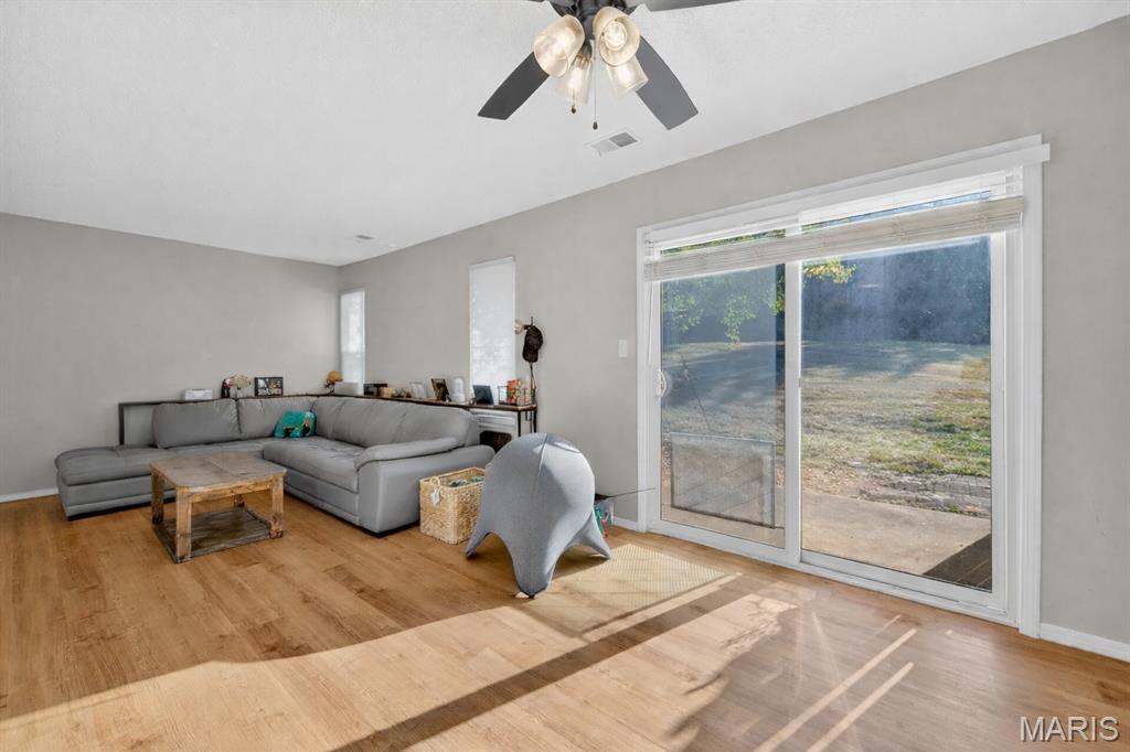 1019 Pocono Trail Ballwin, MO 63021 - Photo 9 of 34