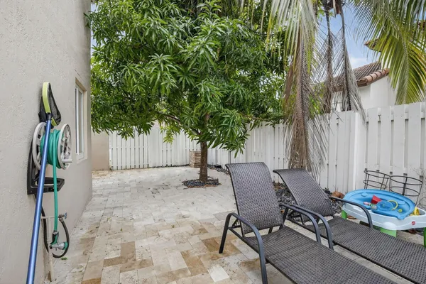 a view of outdoor space yard and porch