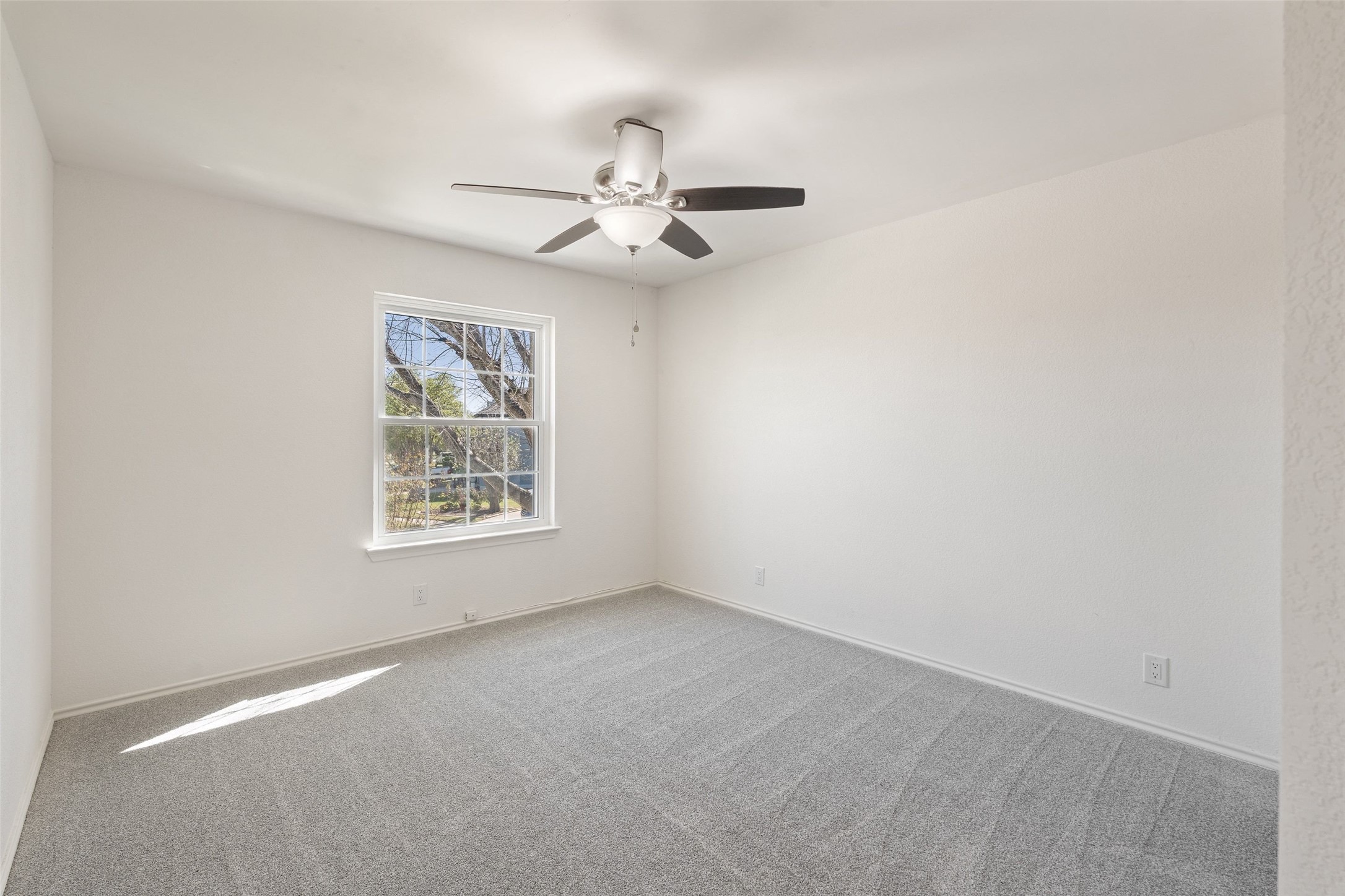 1011 Hayden Way Round Rock, TX 78664 - Photo 16 of 23 an empty room with a window and a fan