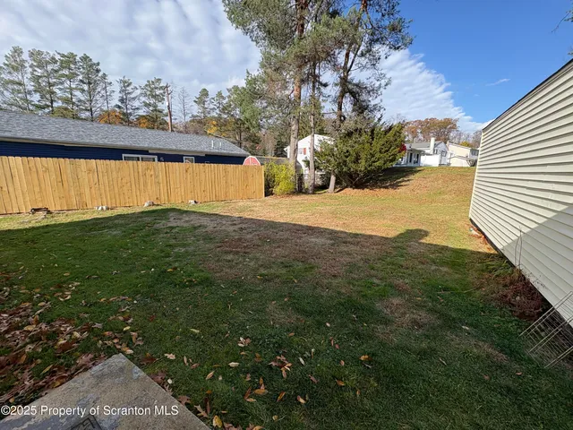 a view of back yard of the house