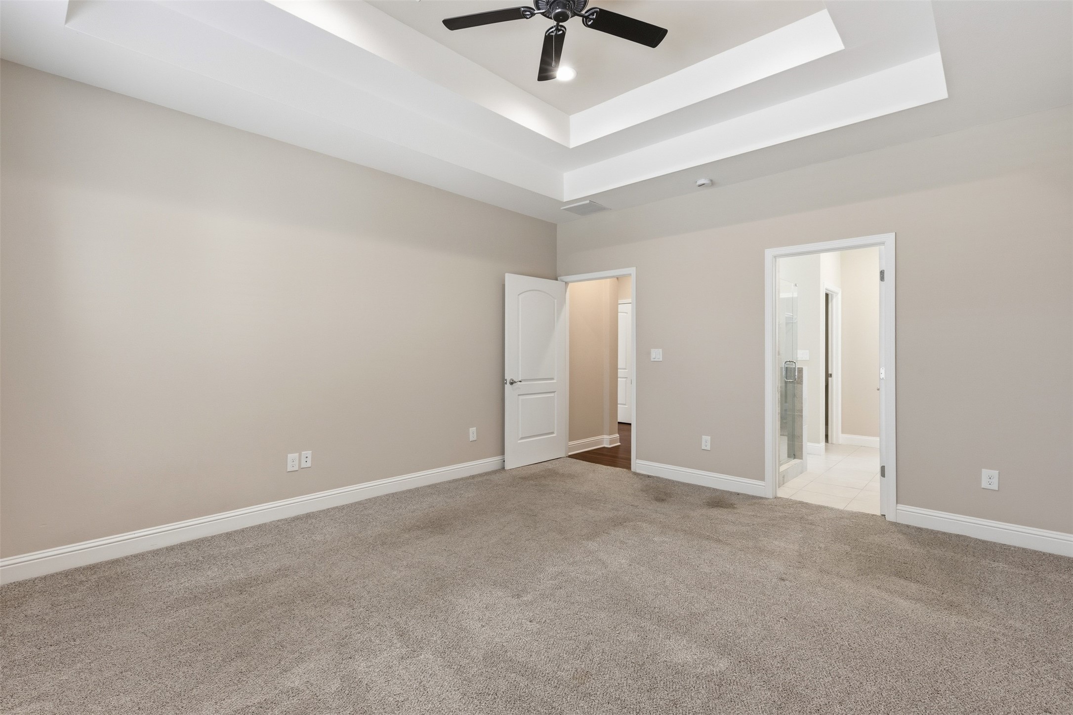 31602 Cypress Circle Waller, TX 77484 - Photo 14 of 32 an empty room with a ceiling fan and window