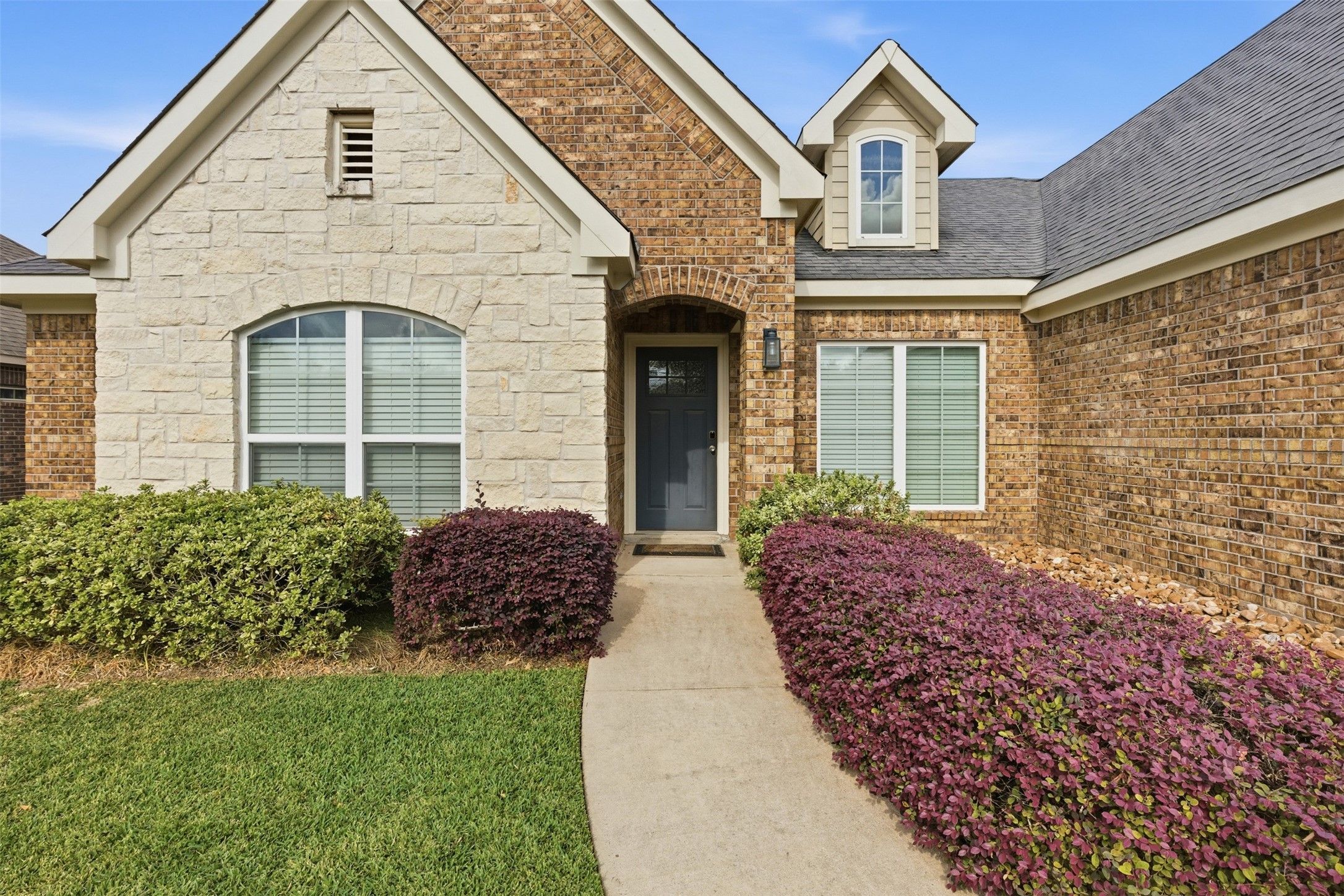 31602 Cypress Circle Waller, TX 77484 - Photo 2 of 32 a front view of a house with garden