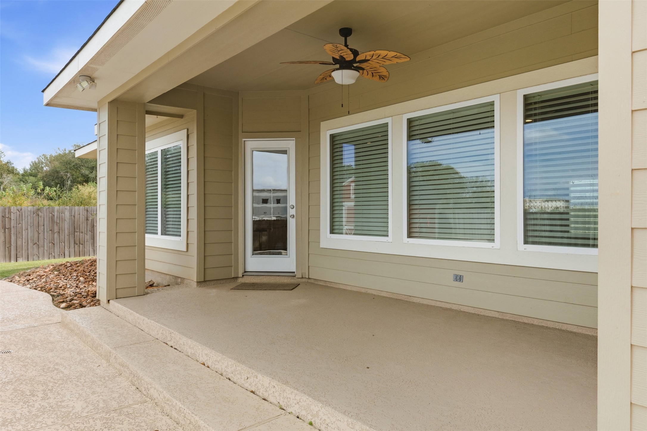 31602 Cypress Circle Waller, TX 77484 - Photo 27 of 32 a view of an empty room with a window