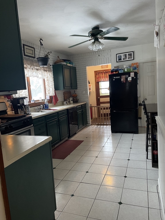 46 St James Avenue Holyoke, MA 01040 - Photo 3 of 14