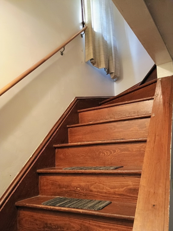 46 St James Avenue Holyoke, MA 01040 - Photo 9 of 14