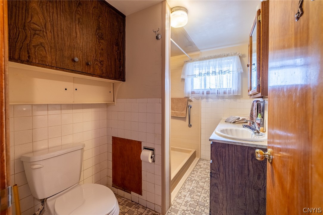 6286 Fly Road De Witt, NY 13057 - Photo 18 of 38 First Floor Bathroom