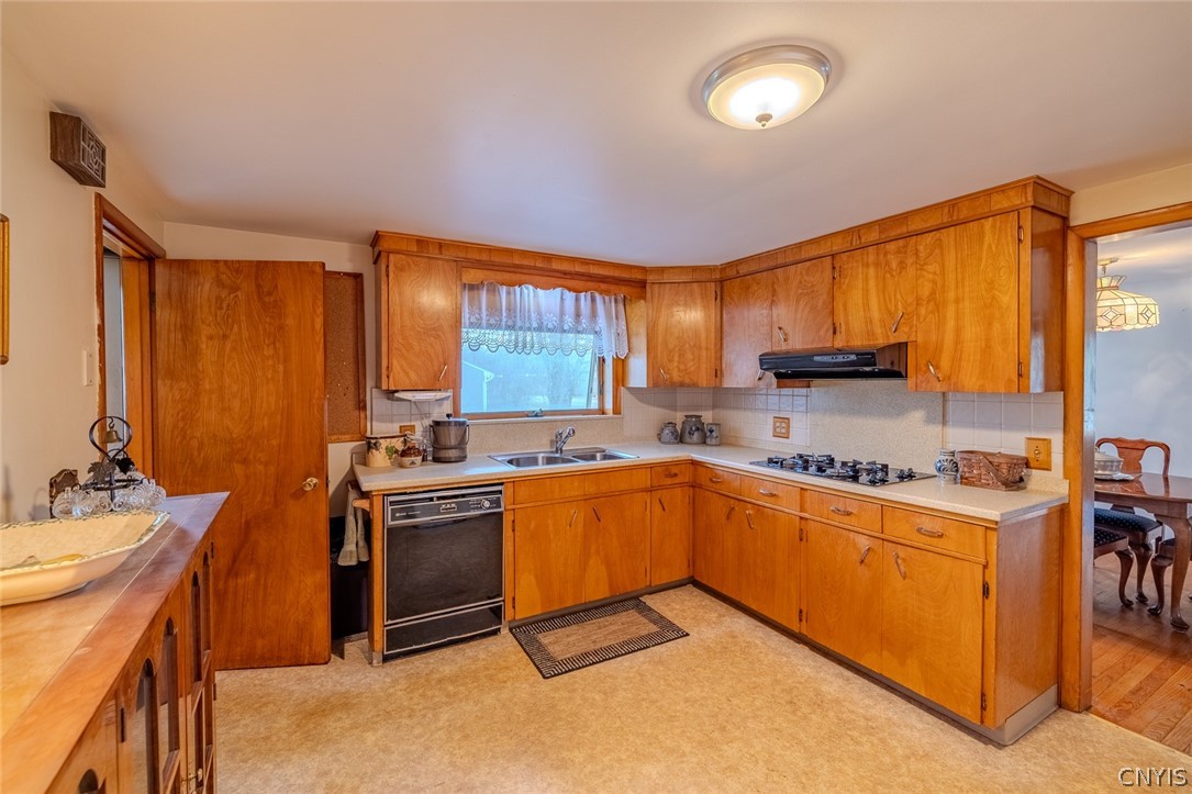 6286 Fly Road De Witt, NY 13057 - Photo 4 of 38 Kitchen