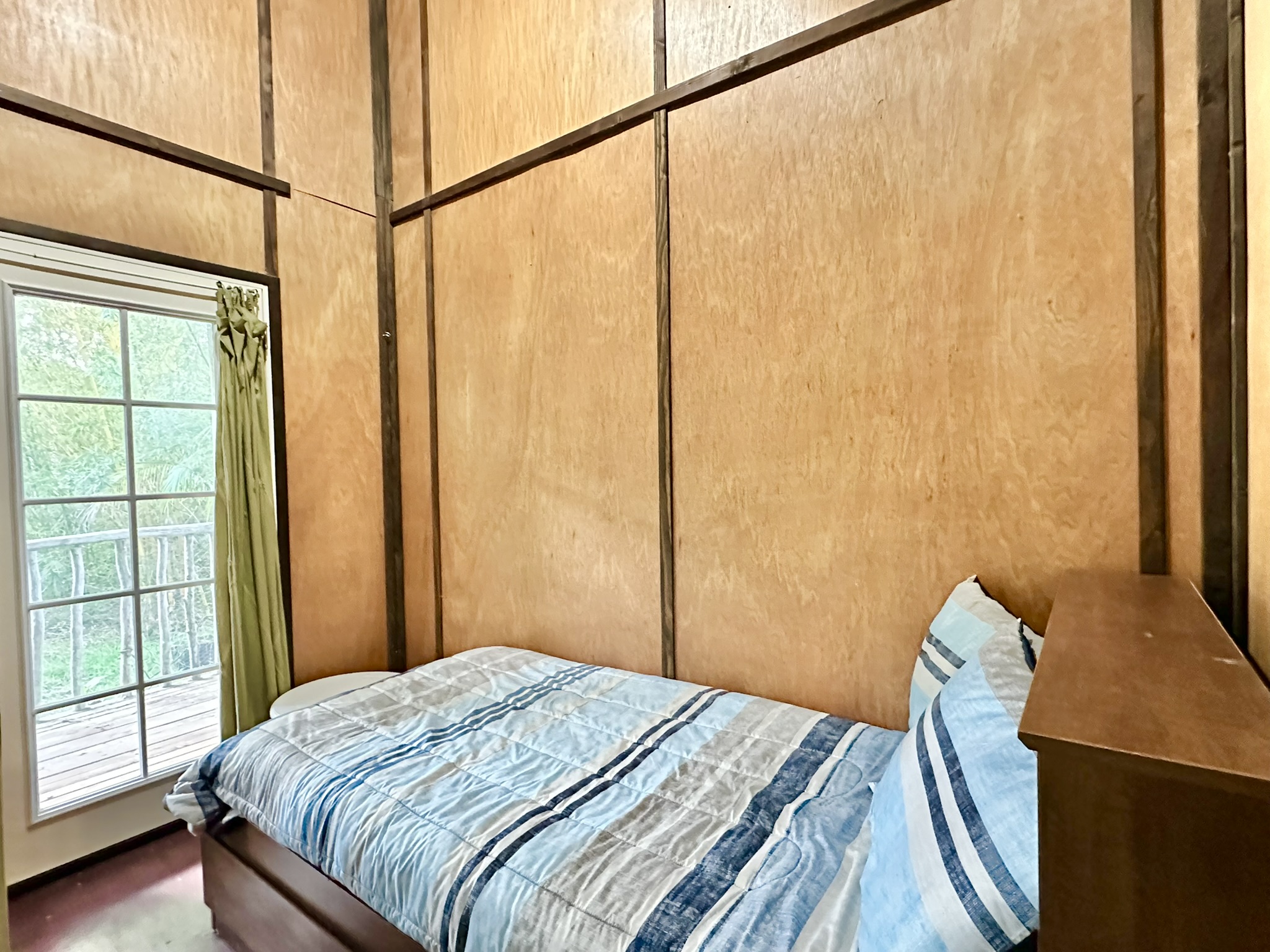 16-1581 Ao Rd Mountain View Mountain View, HI 96771 - Photo 10 of 21 a bedroom with a bed and a window