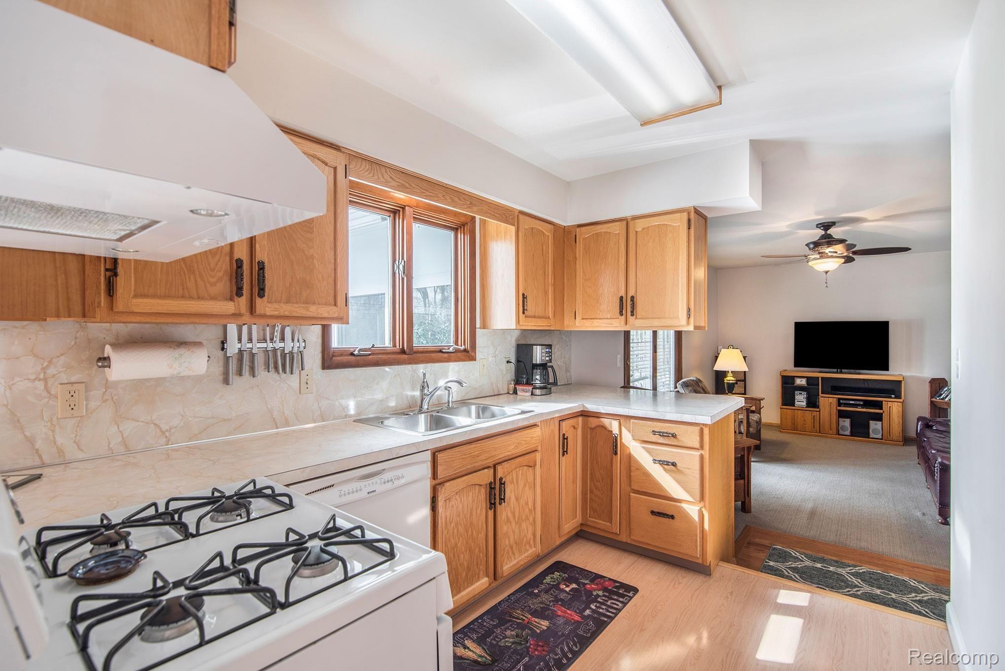 1411 North Long Lake Road Fenton, MI 48430 - Photo 16 of 44 DSC_6388.jpg