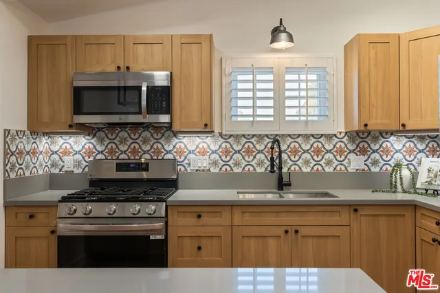 $1,249,000 | 1881 Hackett Avenue, Long Beach, CA 90815