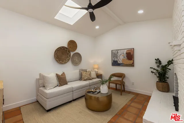 $1,249,000 | 1881 Hackett Avenue, Long Beach, CA 90815