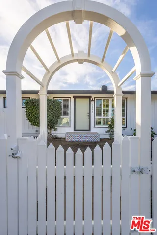 $1,249,000 | 1881 Hackett Avenue, Long Beach, CA 90815