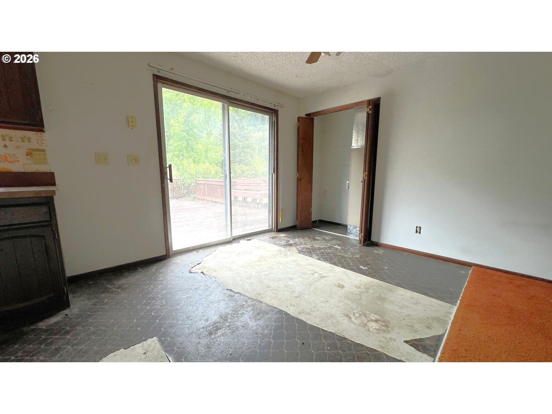 10082 Lone Pine Lane Myrtle Point, OR 97458 - Photo 14 of 19 Dining Area