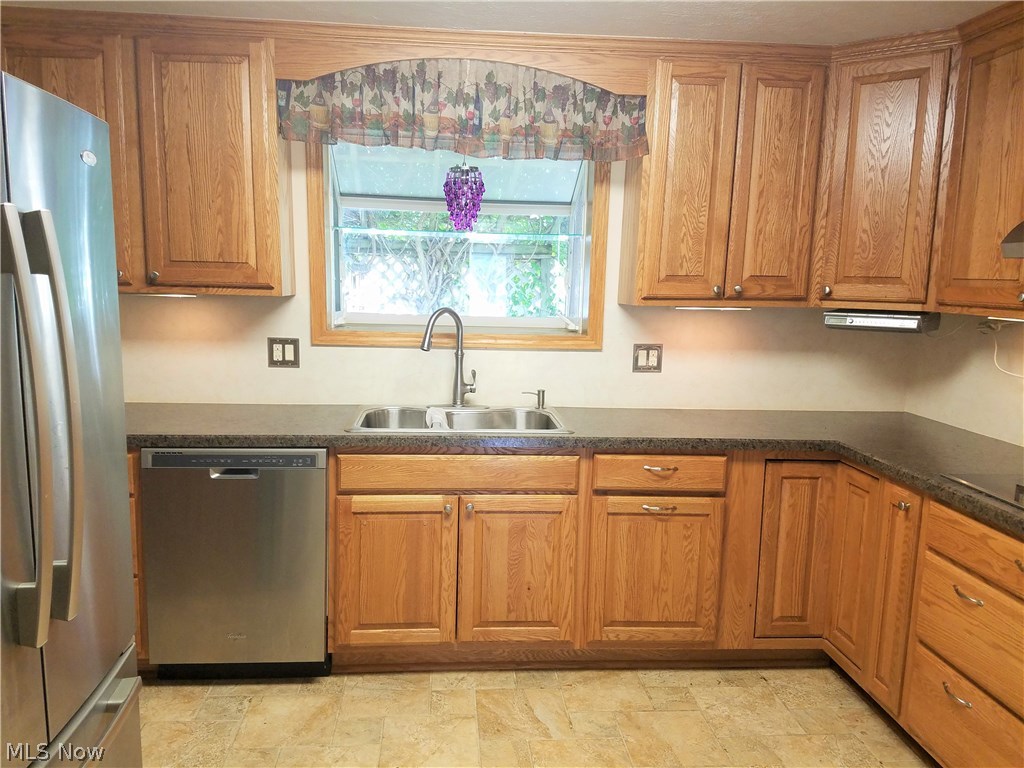 5957 Emerald Street North Ridgeville, OH 44039 - Photo 4 of 18