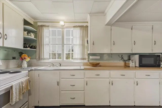 $750,000 | 504 Reach Road, Sedgwick, ME 04673