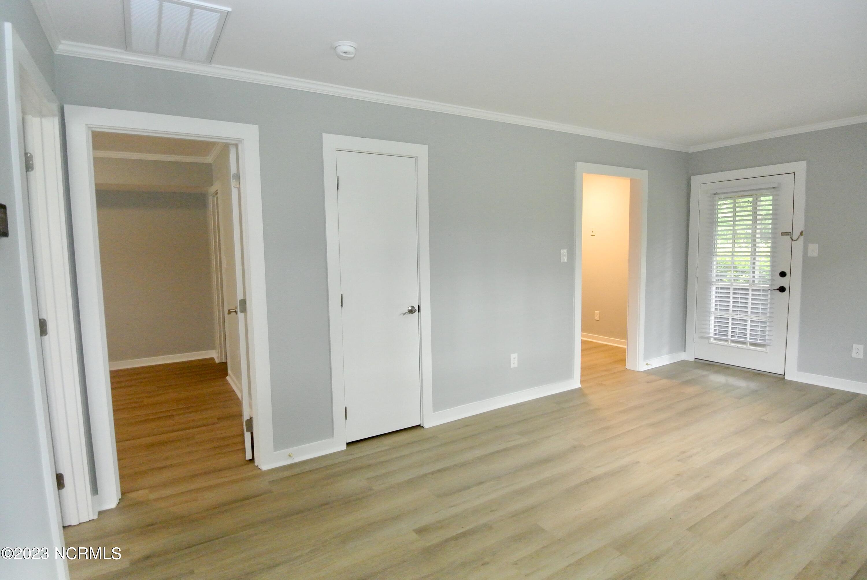 2 Linksiders Road New Bern, NC 28562 - Photo 6 of 21 Living room