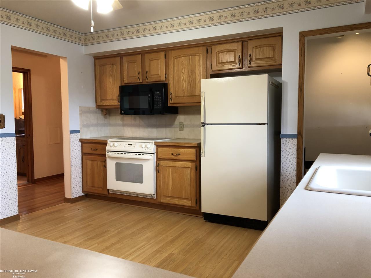 10835 Reeck Road Allen Park, MI 48101 - Photo 6 of 20 31370310-5.JPG