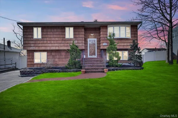 $689,999 | 332 Sea Cliff Street, Islip Terrace, NY 11752