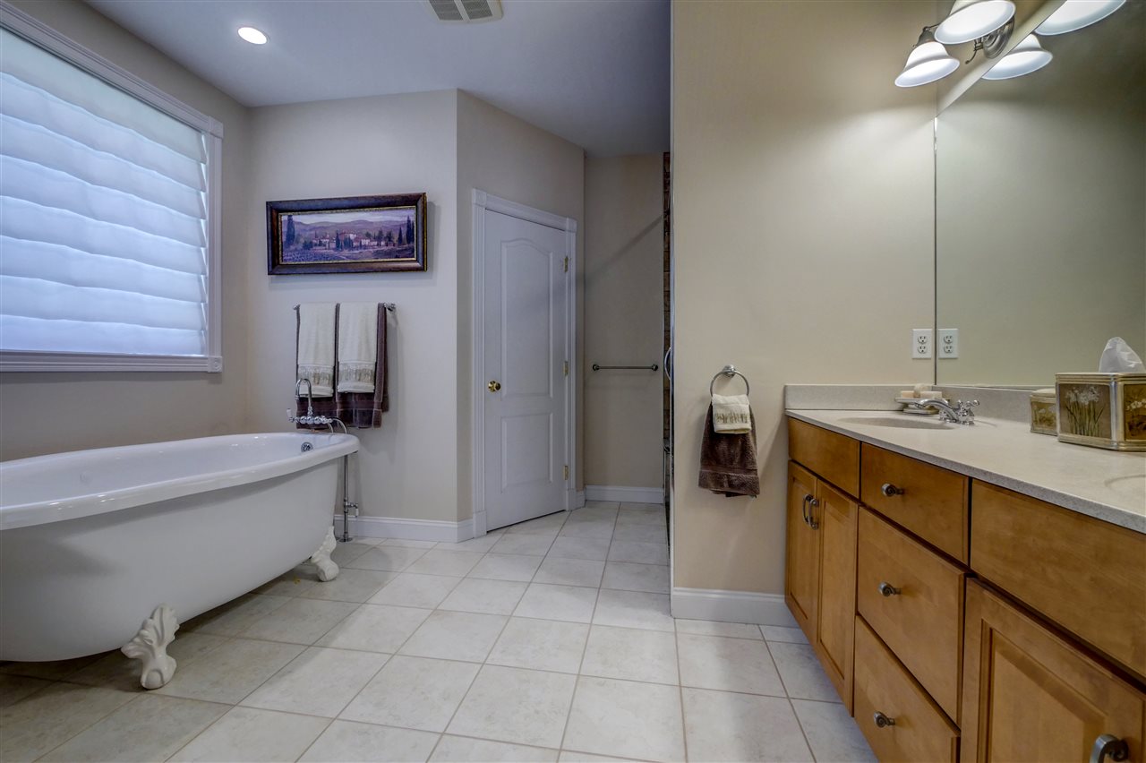 10 Candlewood Road Windham, NH 03087 - Photo 16 of 38