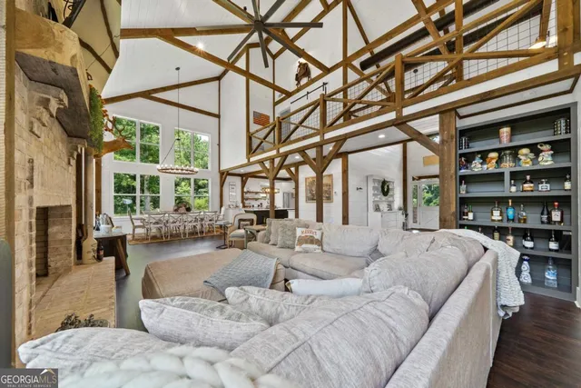 a view of entryway with a front door