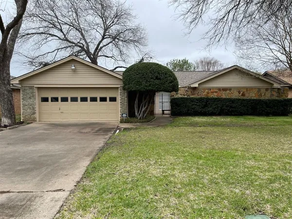 $2,295 | 1905 Fox Hill Court, Arlington, TX 76015