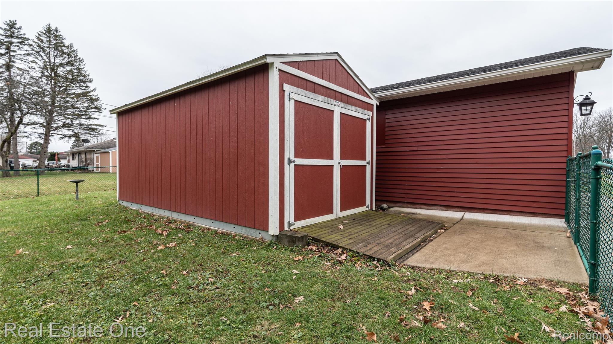 698 Center Ridge South Lyon, MI 48178 - Photo 9 of 48 Sturdy shed