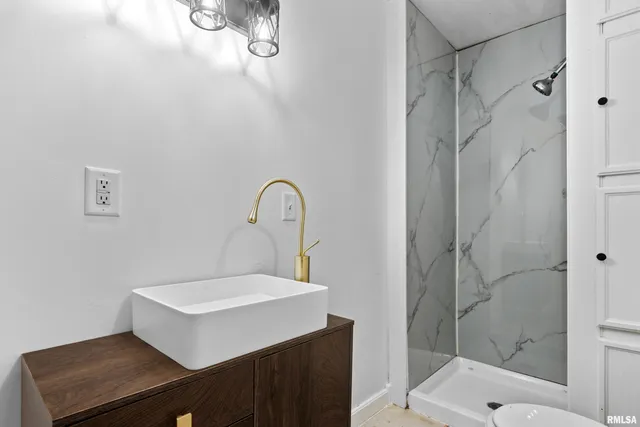 $99,900 | 1100 West Willcox Avenue, Peoria, IL 61604