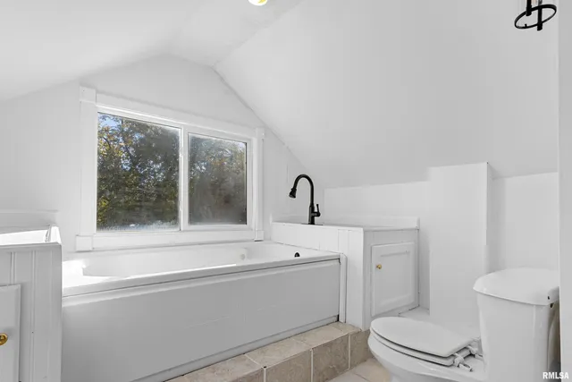 $99,900 | 1100 West Willcox Avenue, Peoria, IL 61604