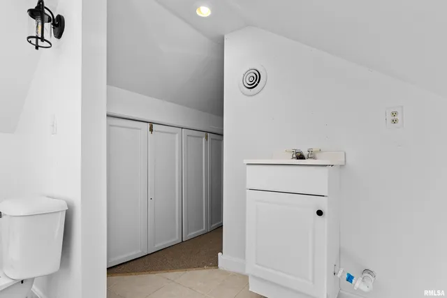 $99,900 | 1100 West Willcox Avenue, Peoria, IL 61604