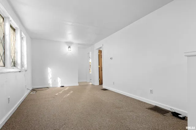 $120,000 | 1100 West Willcox Avenue, Peoria, IL 61604