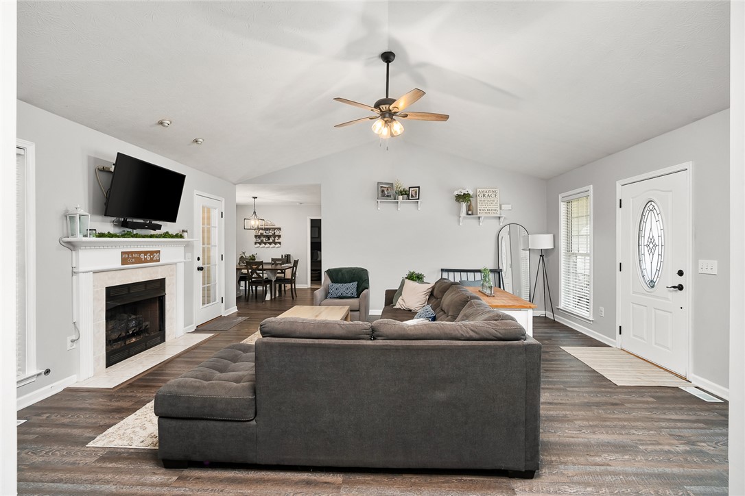 110 North Lyndsey Point Seneca, SC 29672 - Photo 9 of 37 Gallery Image 9