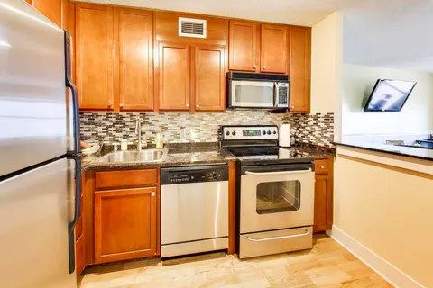 $319,000 | 350 West Belden Avenue, Unit 511, Chicago, IL 60614