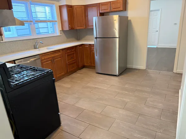$2,800 | 11 West 28th Street, Unit 2, Bayonne, NJ 07002