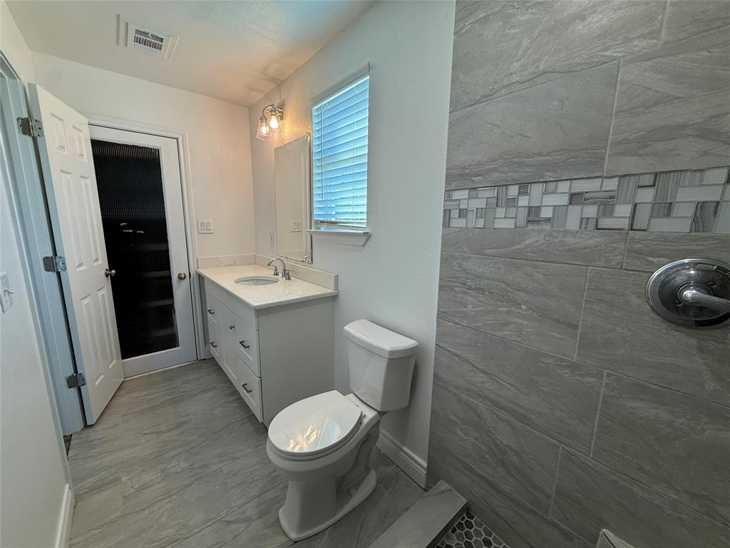 160 Summit Drive Springtown, TX 76082 - Photo 8 of 14 a bathroom with a sink a toilet and mirror