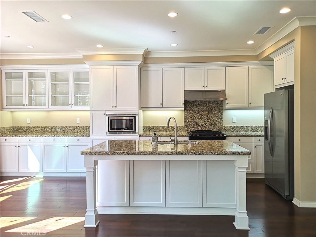106 Pendant Irvine, CA 92620 - Photo 3 of 19