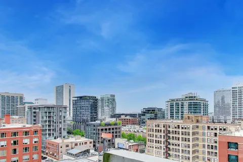 $299,000 | 630 North Franklin Street, Unit 1013, Chicago, IL 60654