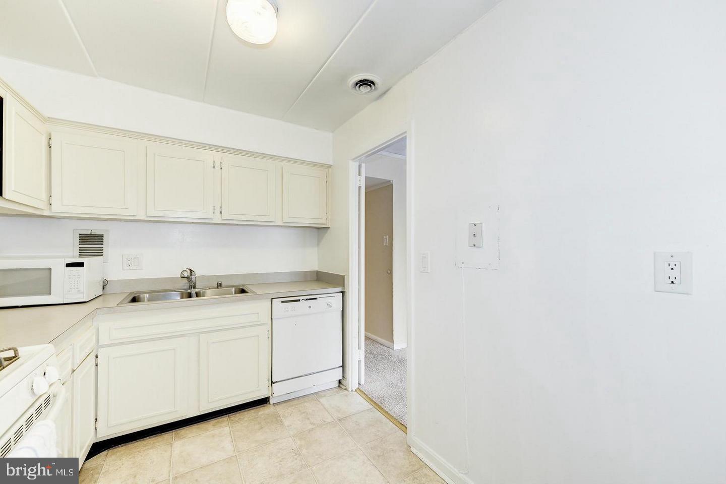 2624 Fort Farnsworth Road, Unit 212 Alexandria, VA 22303 - Photo 10 of 20