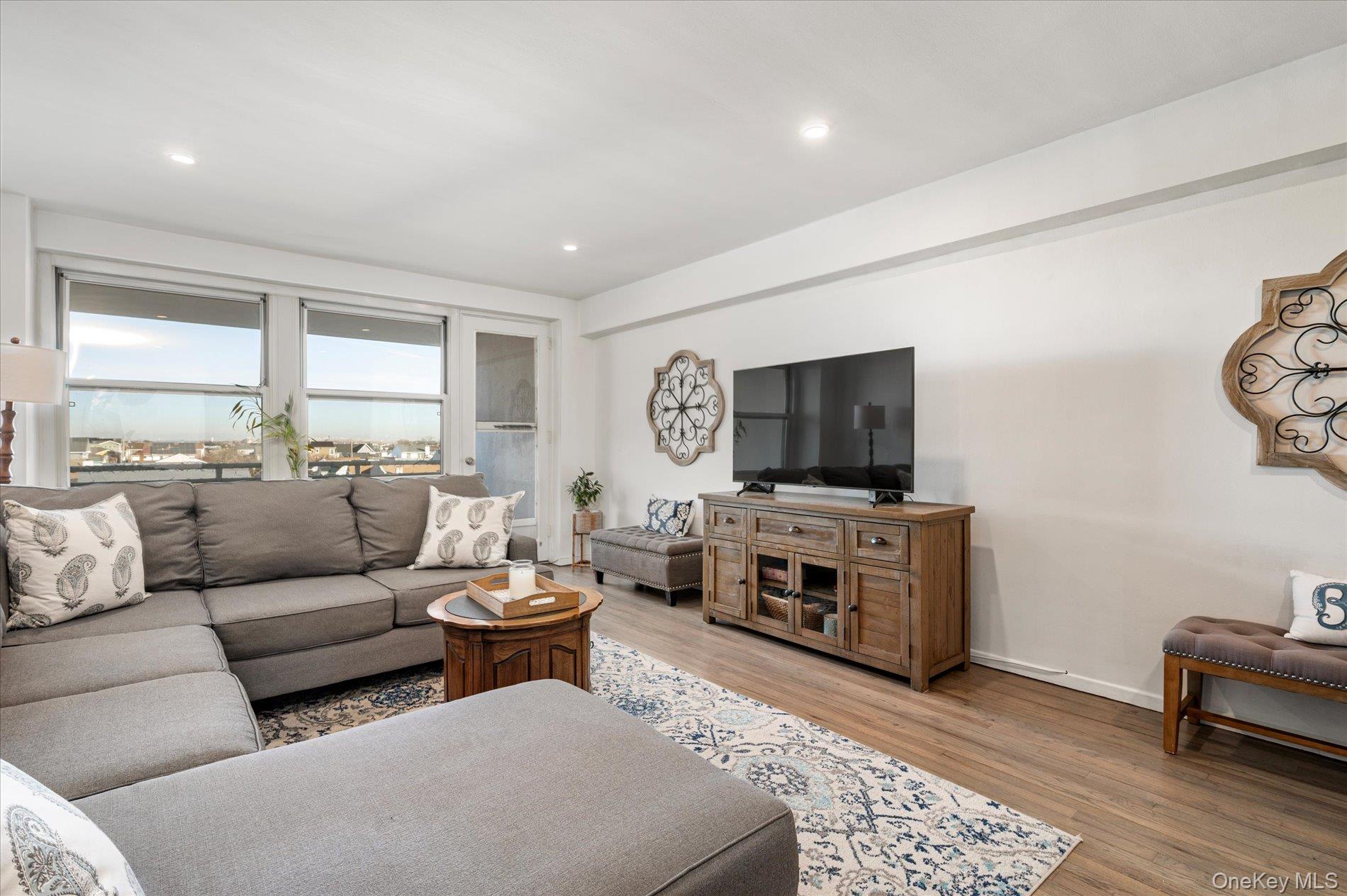 711 Shore Road, Unit 3C Long Beach, NY 11561 - Photo 5 of 23