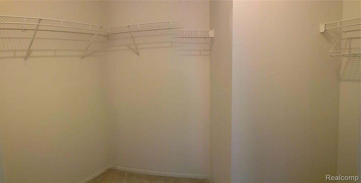 40 Pine Tree Ridge Waterford, MI 48327 - Photo 12 of 23 Over sized walk in closet