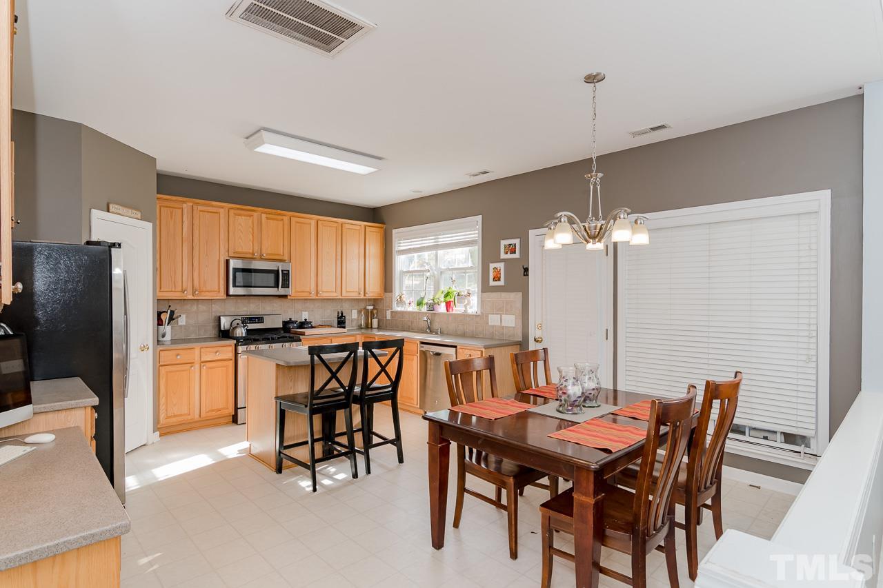 7701 Silver View Lane Raleigh, NC 27613 - Photo 11 of 25