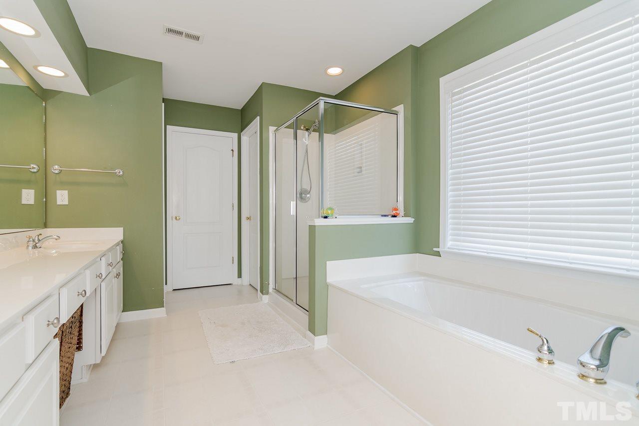 7701 Silver View Lane Raleigh, NC 27613 - Photo 20 of 25