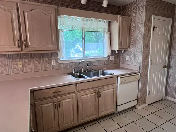 $2,500 | 395 Holley Circle, DeFuniak Springs, FL 32433