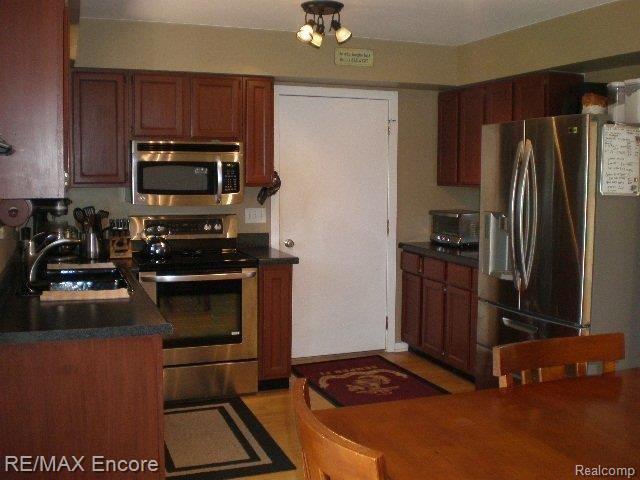 2965 Porter Road White Lake, MI 48383 - Photo 4 of 22 CHERRY CABS NEW COUNTERS.JPG