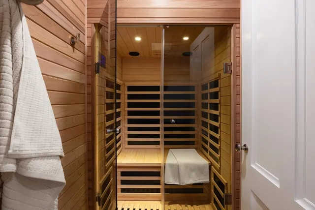 a view of livingroom with furniture