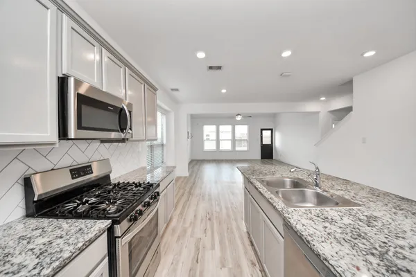 $2,500 | 20230 Creekdale Bend Drive, Cypress, TX 77433