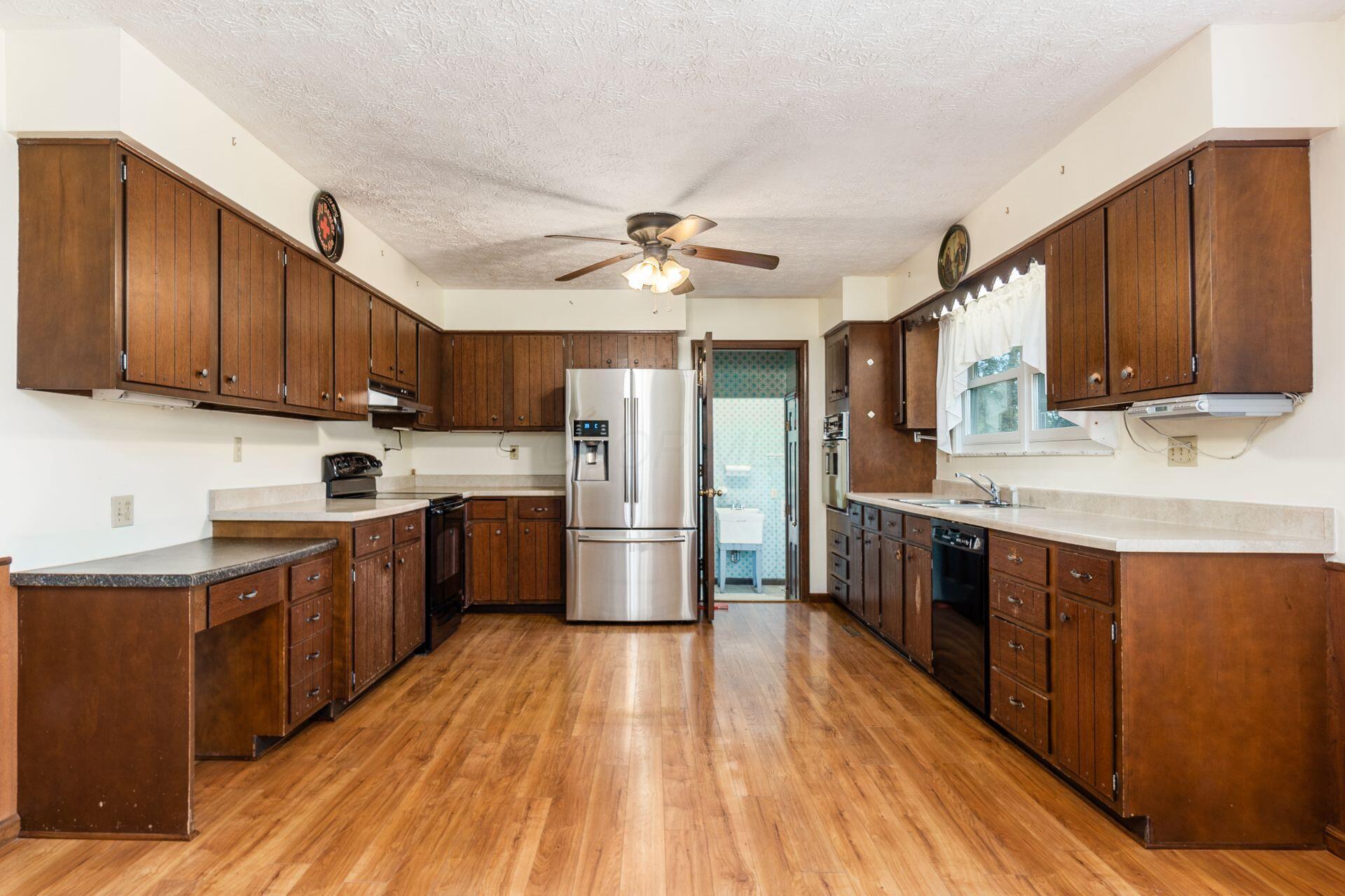 8712 Cheshire Road Sunbury, OH 43074 - Photo 3 of 40 Kitchen