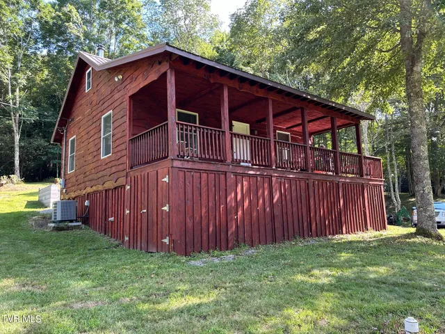 $449,900 | 21240 Locust Branch Road, Damascus, VA 24236